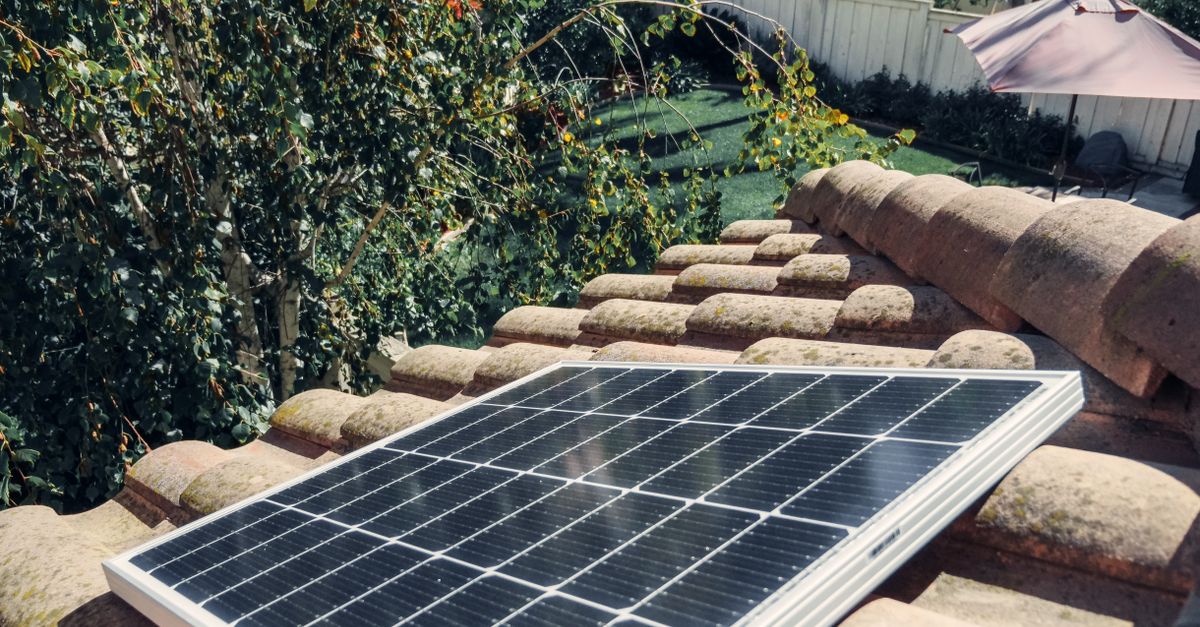How Offsetting Energy Costs with Solar Batteries Enhances Home Value